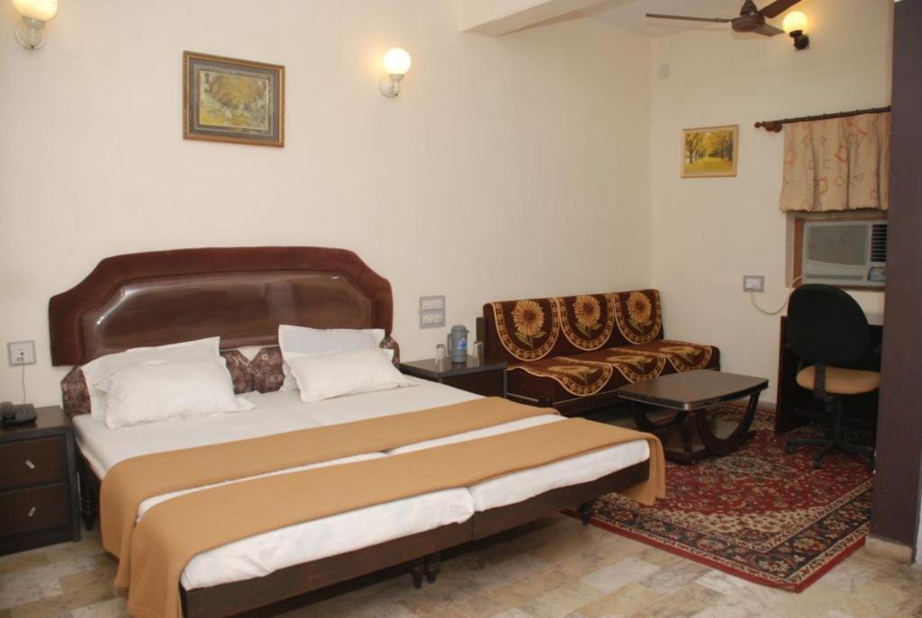 Hotel Royal Ahmadabad Zewnętrze zdjęcie